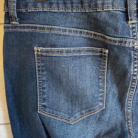 Jennifer Lopez Mid Rise Straight Leg Stretch Jeans, size 12 Long, NWT - Picture 9 of 16